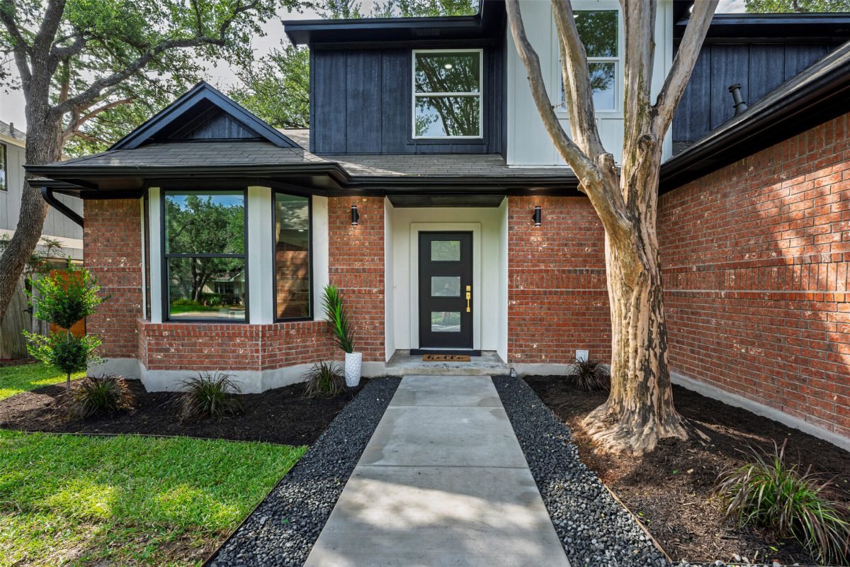 6 Pond Springs Austin Homes That Turn Heads Right Now