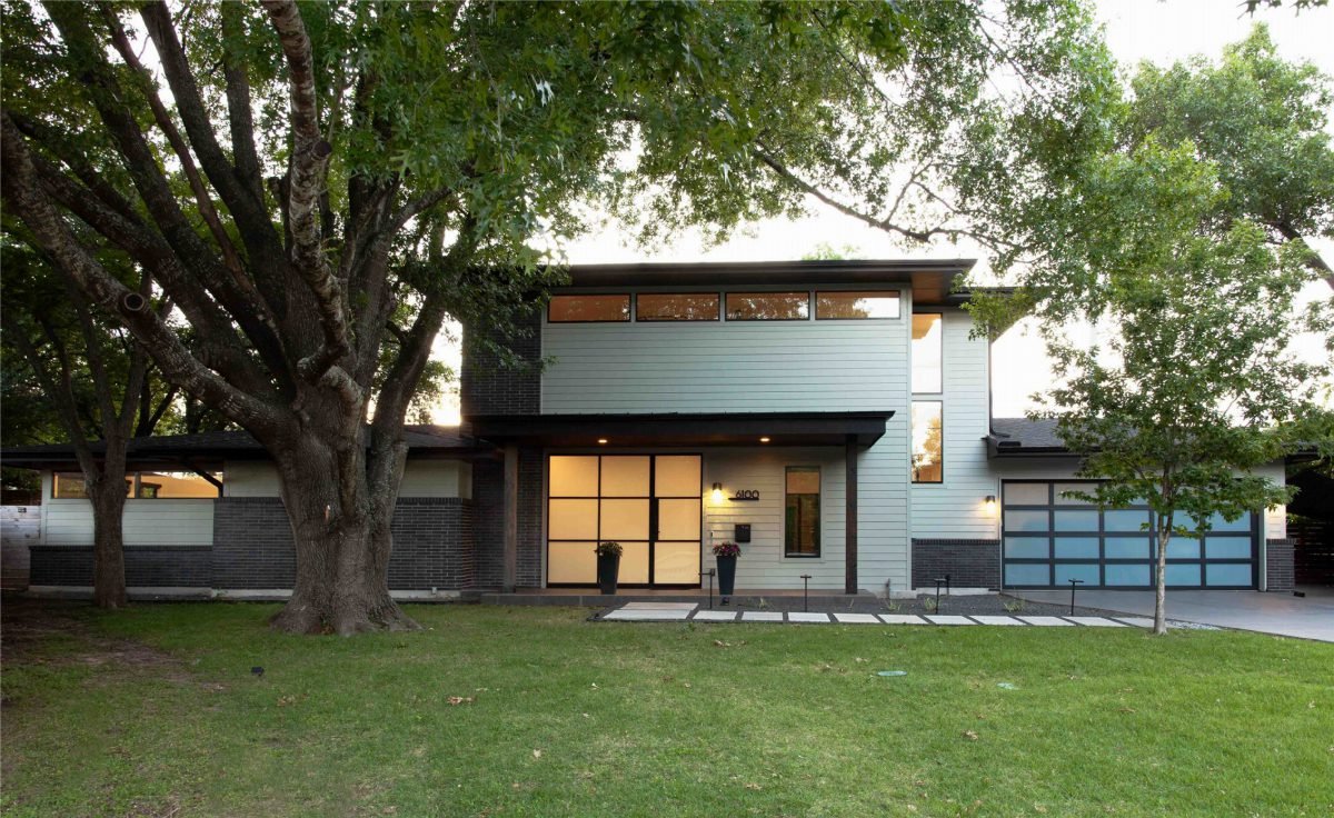 Mint Siding with Dark Brick
