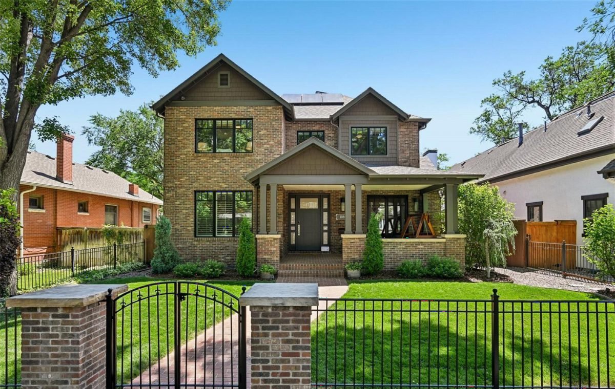 Craftsman Brick and Wood Entry