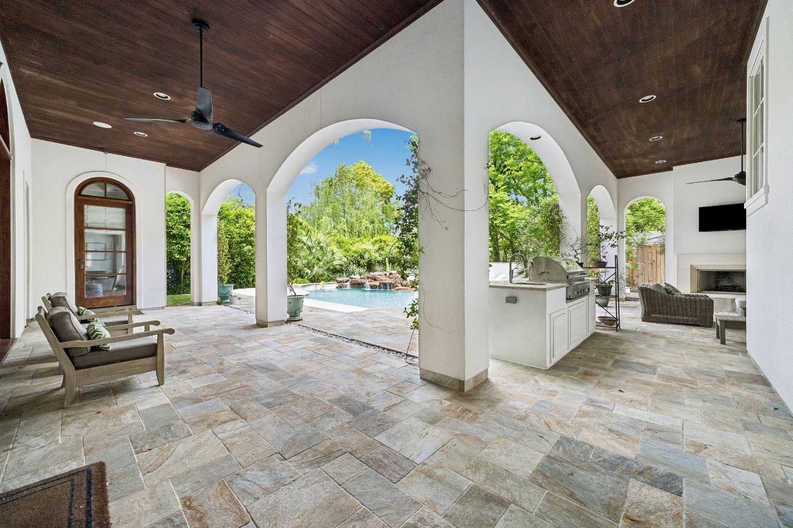 Arched Courtyard Pool View