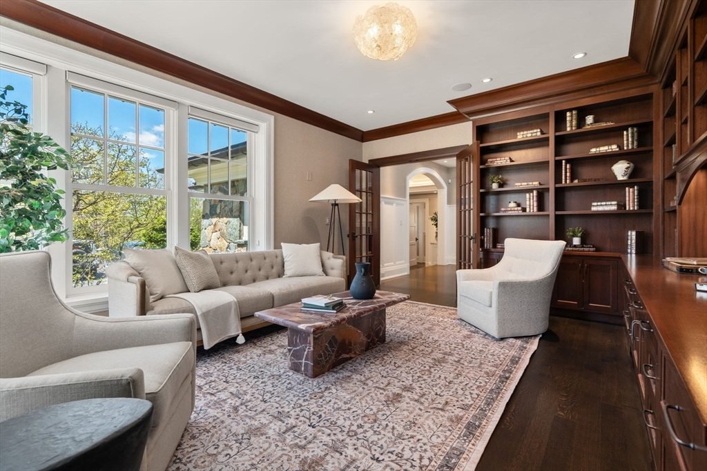 Mahogany Trim and Cream Comfort