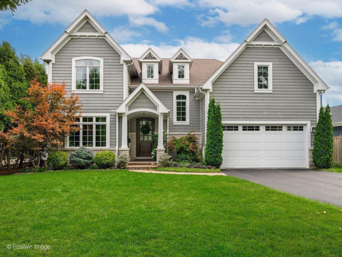 7 Glenview Homes That Nail Classic Charm Right Now