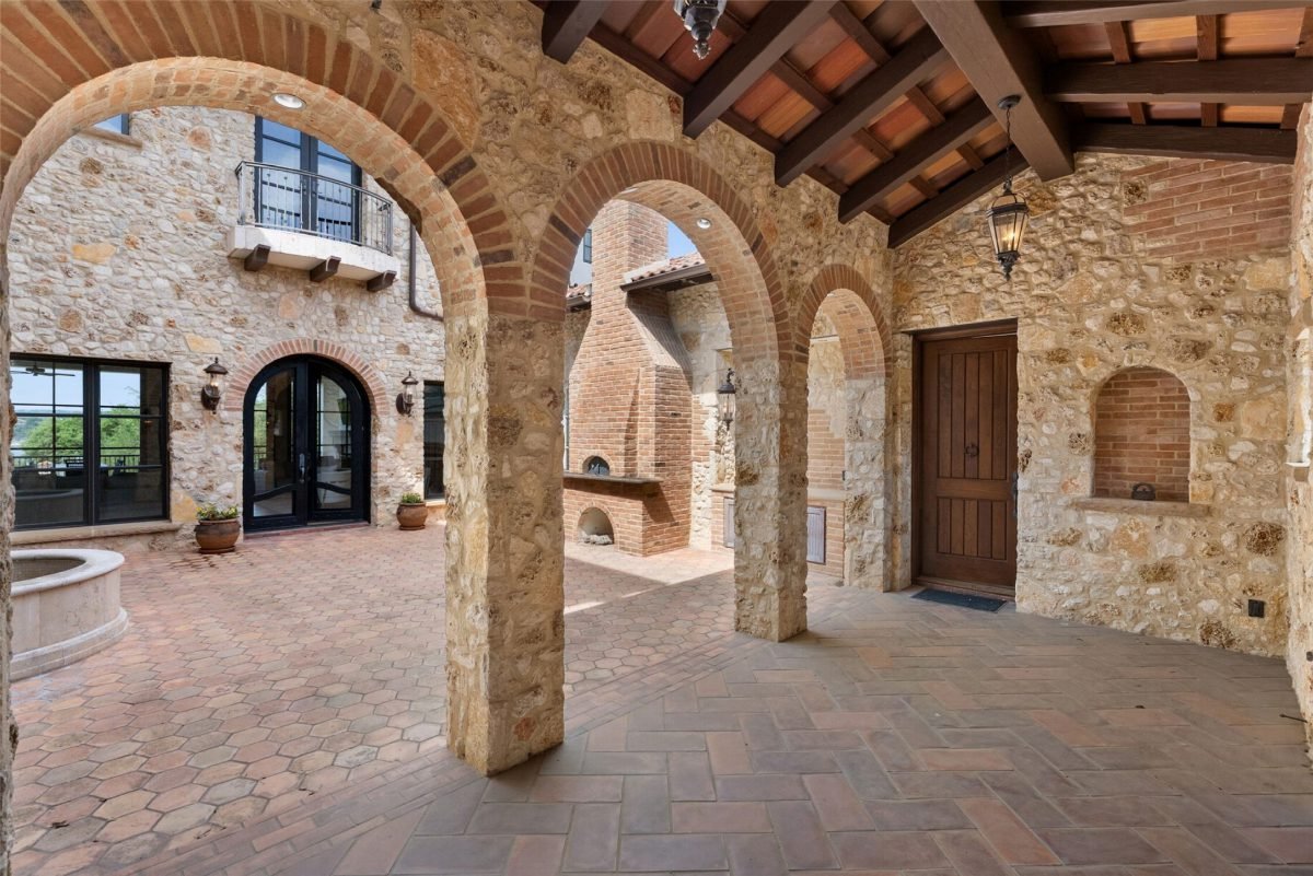 Arched Stone Courtyard Retreat