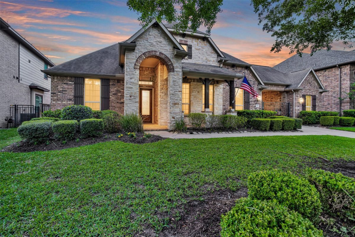 Limestone Arch and Brick Warmth