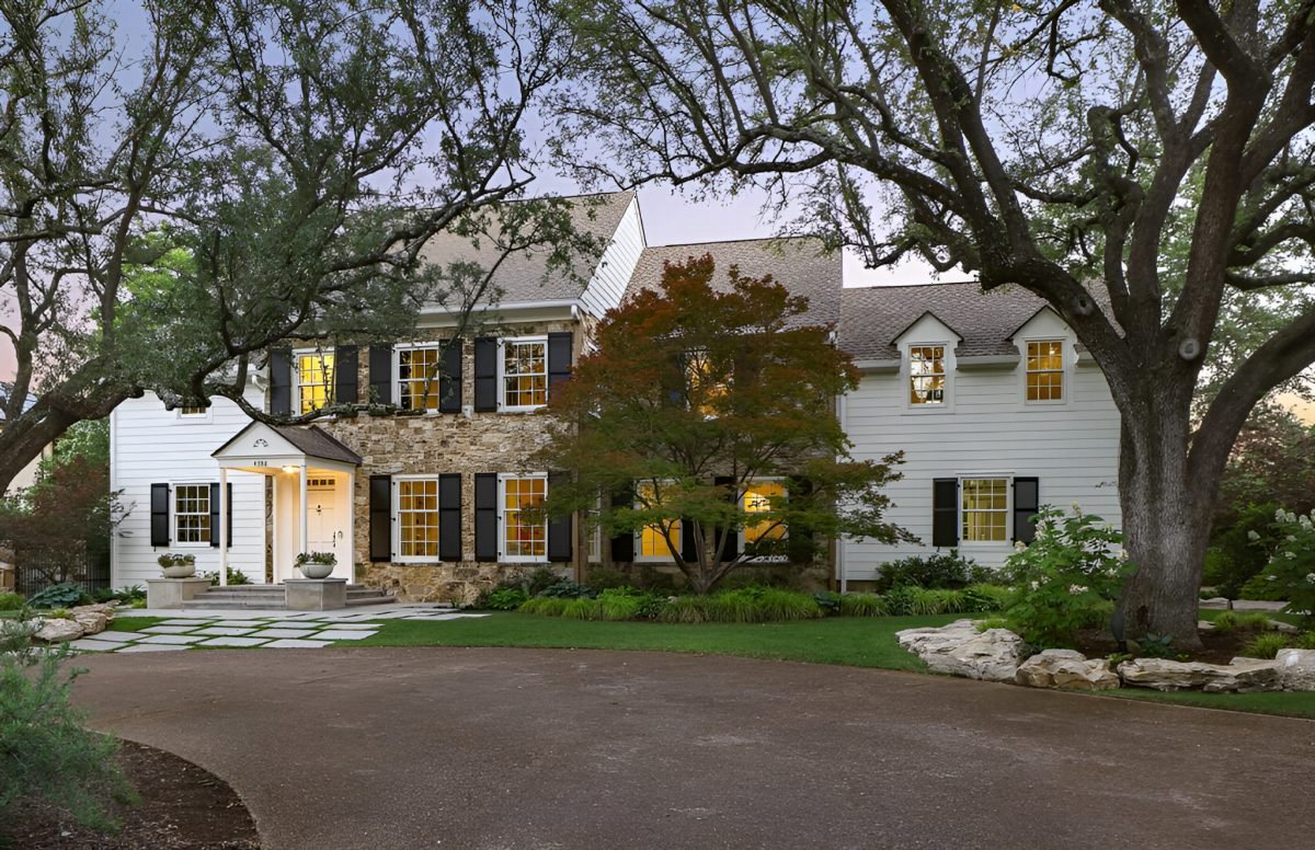 White Siding and Fieldstone Centerpiece