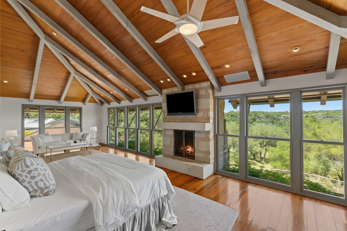 10 Vaulted Ceiling Bedrooms That Make a Case for Spacious Style