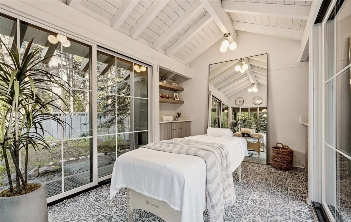 Spa-Style Glass and Tile
