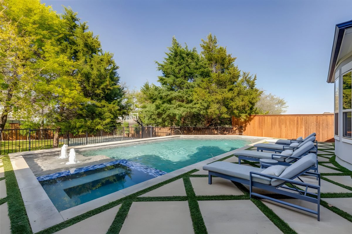 5 Stunning Blue Deck Pool Ideas to Try in 2026