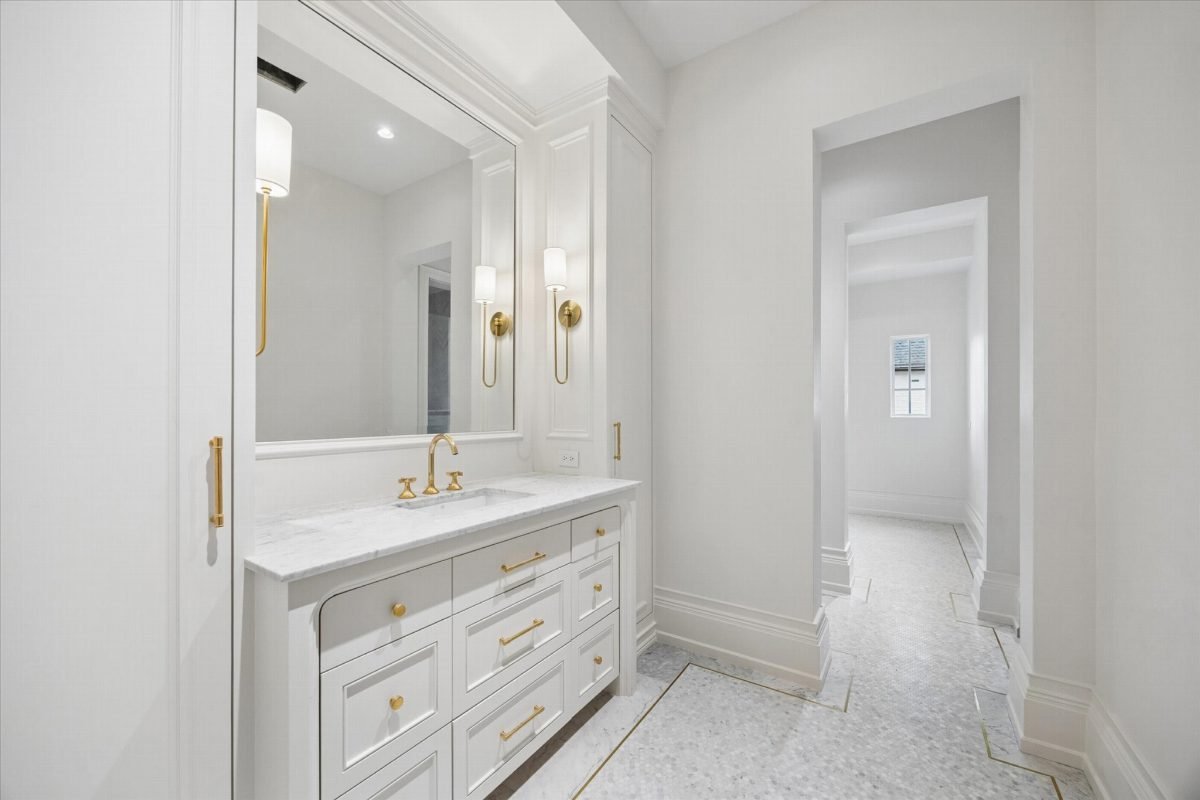 Ivory Calm with Brass Details