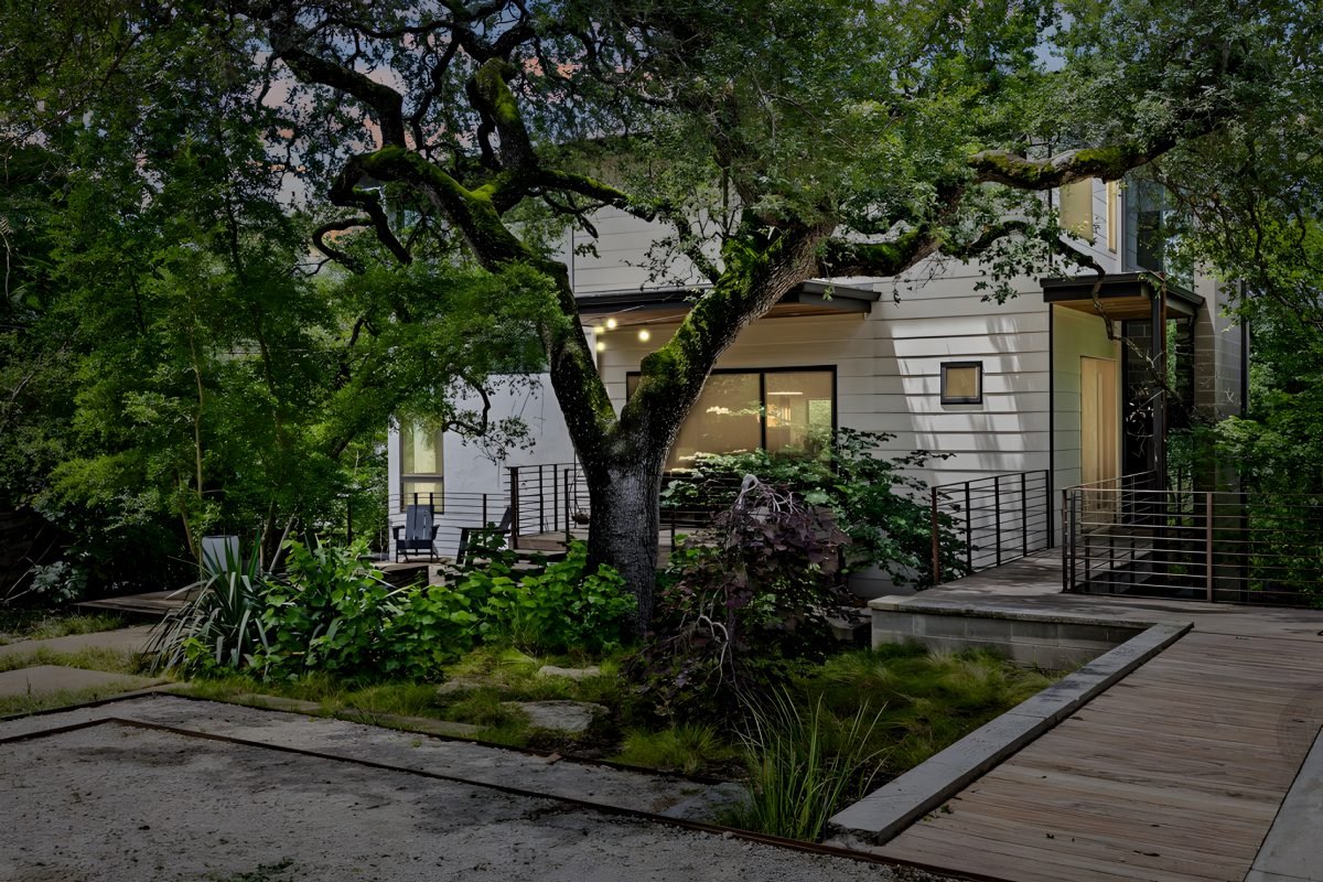 Mossy Oak and White Siding