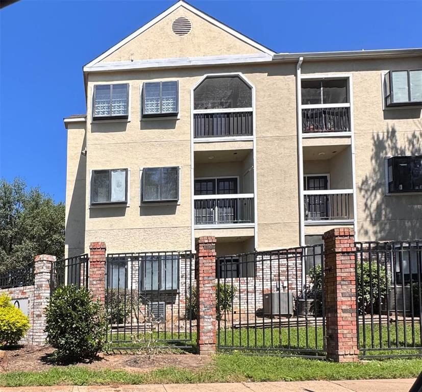 Sun-Baked Stucco with Red Brick