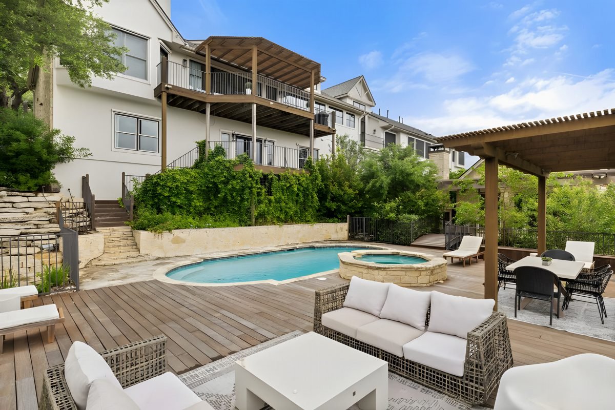 5 Gorgeous Blue Pool Ideas That Bring Backyard Dreams to Life
