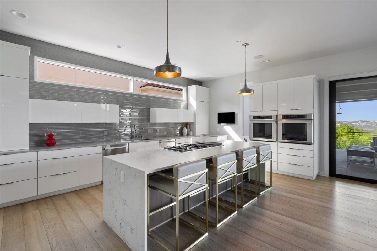 Crisp White with Brushed Brass