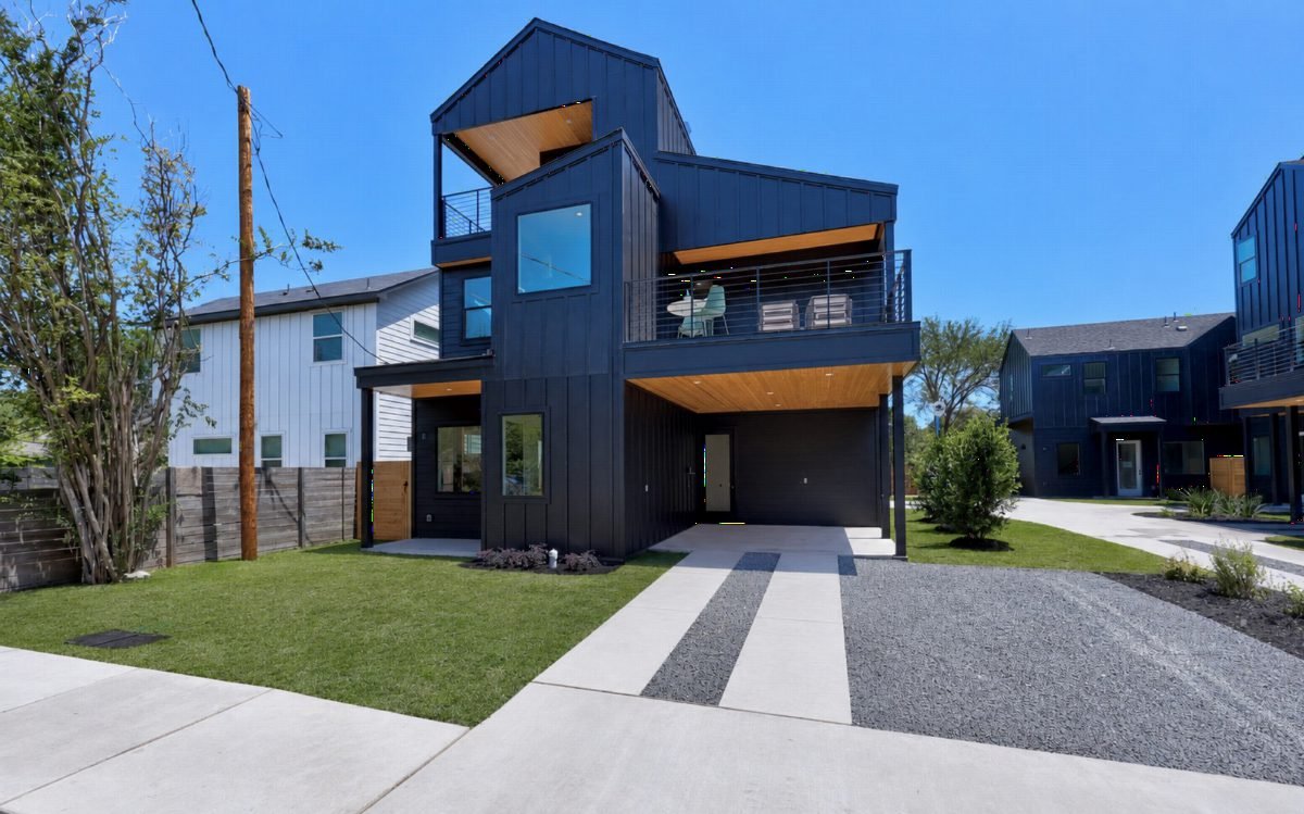Charcoal Siding with Cedar Warmth