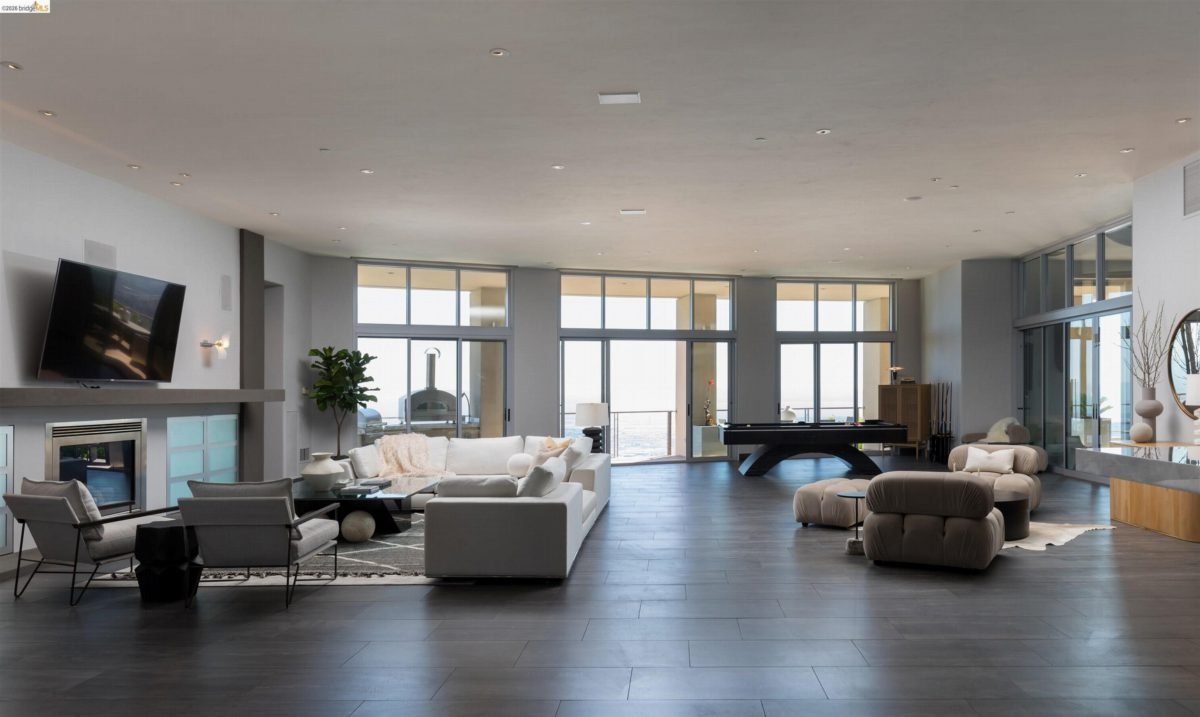 Gray Tones and Floor-to-Ceiling Light