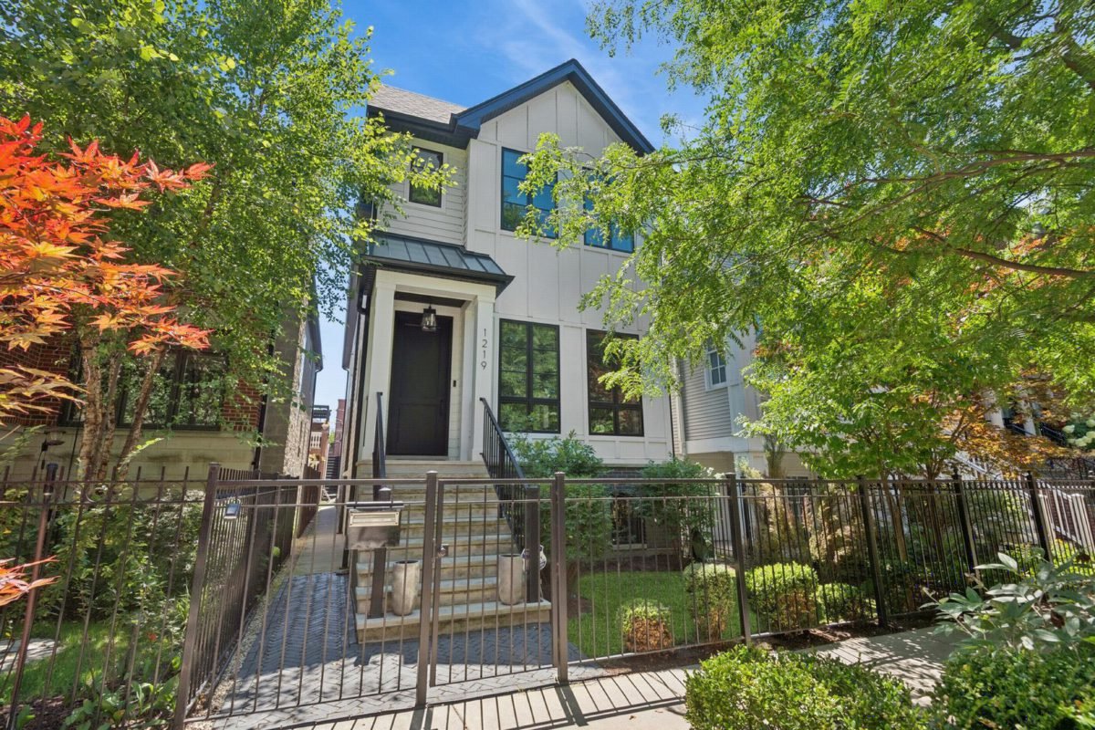 8 Homes for Sale in Lake View Chicago That Demand Attention