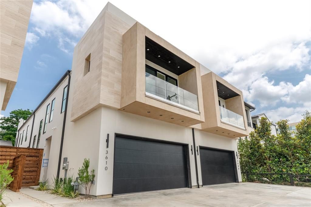 Sandstone Geometry with Matte Garage Doors