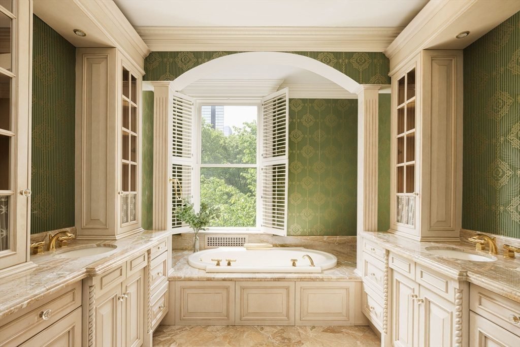 Patterned Green and Marble Luxury