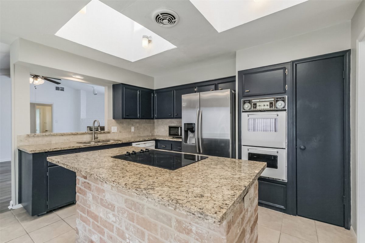 Slate Cabinetry with Granite Warmth