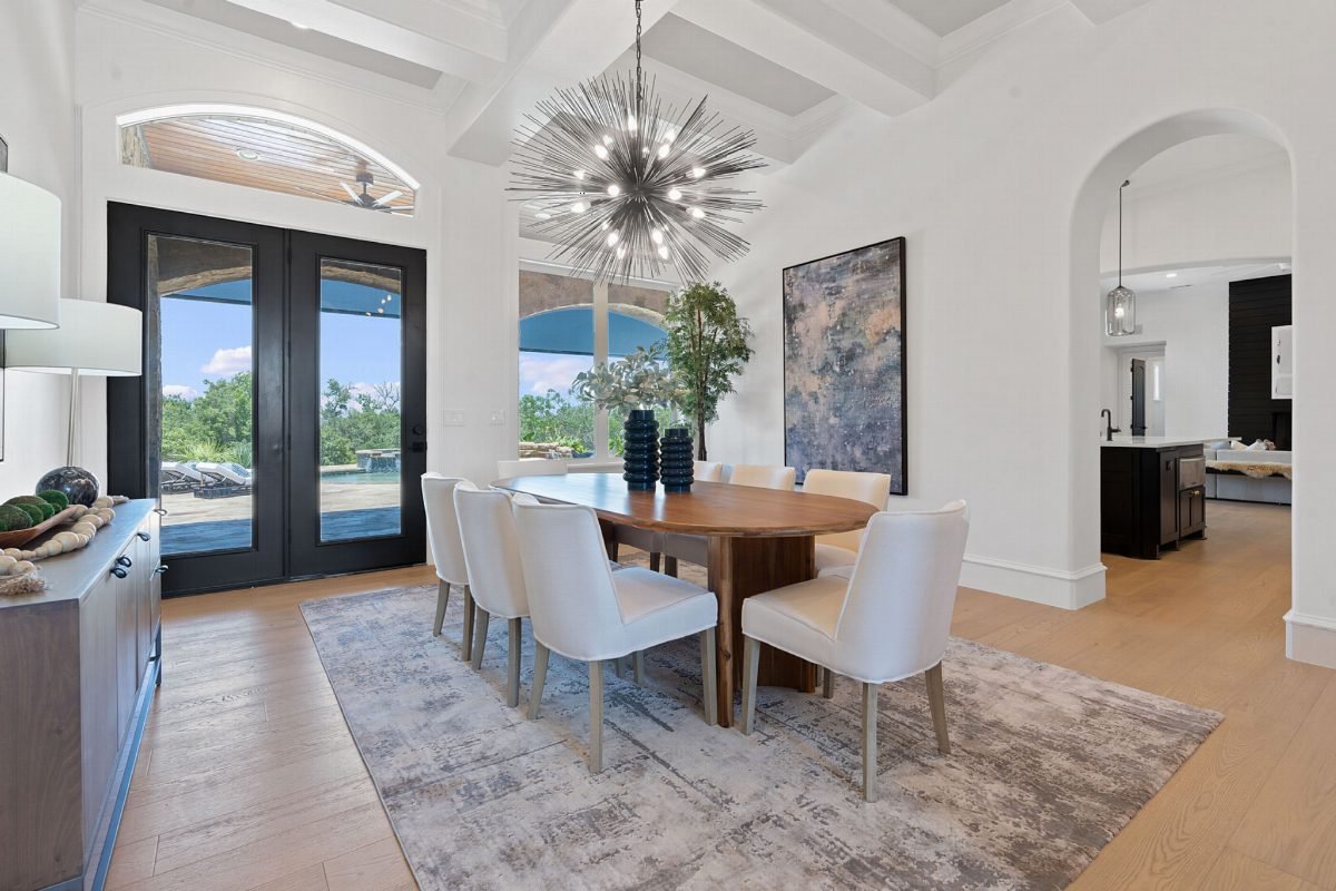 Coastal Dining with Starburst Elegance