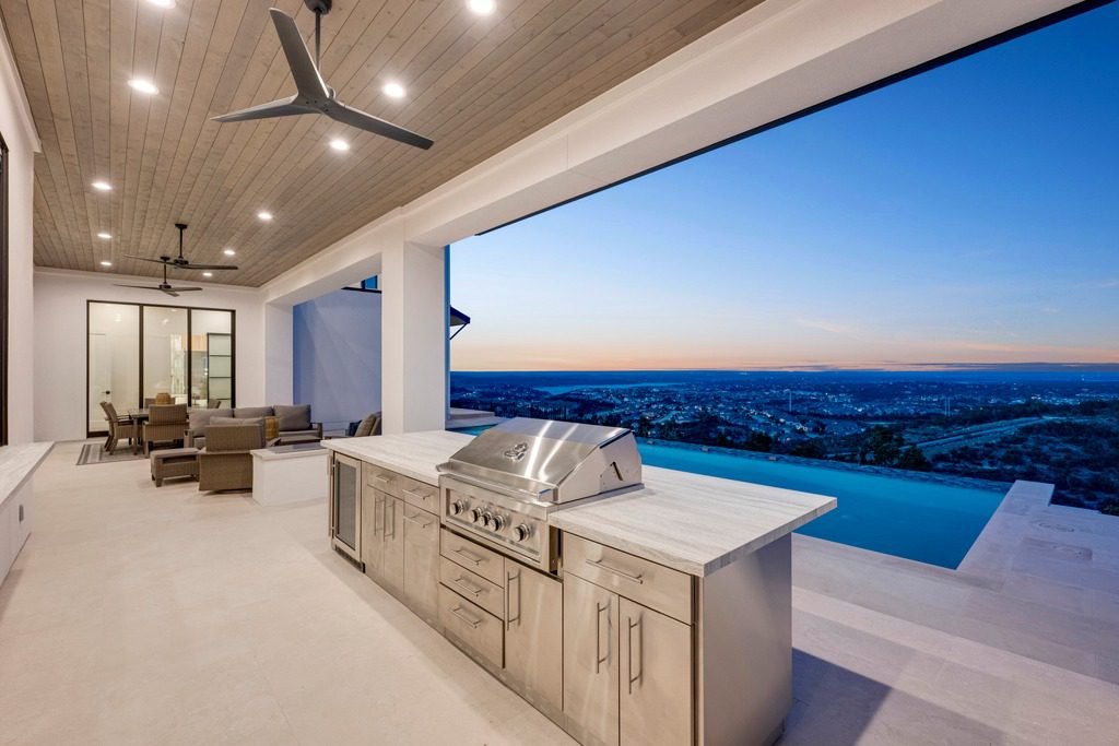 Silver Mist Outdoor Kitchen