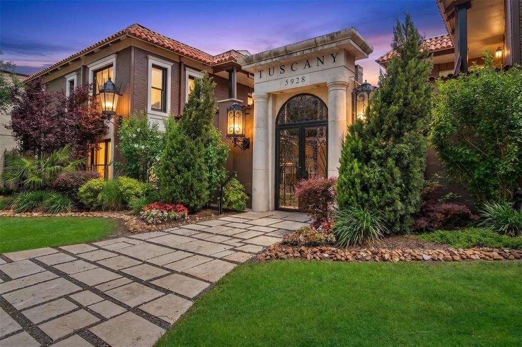 Tuscan Brick and Cream Stone