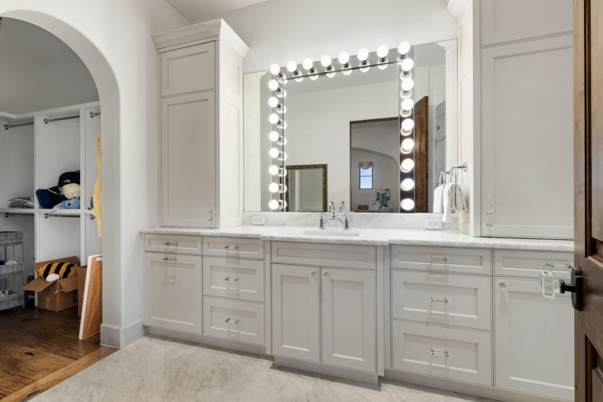 Hollywood White Vanity Glow