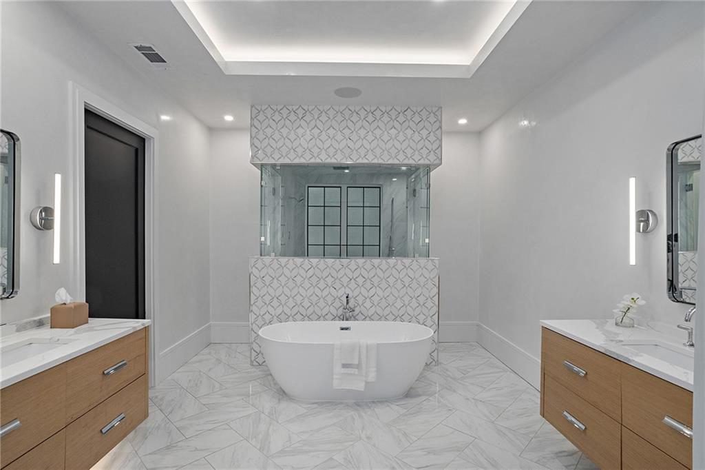 Geometric Marble Bath Retreat