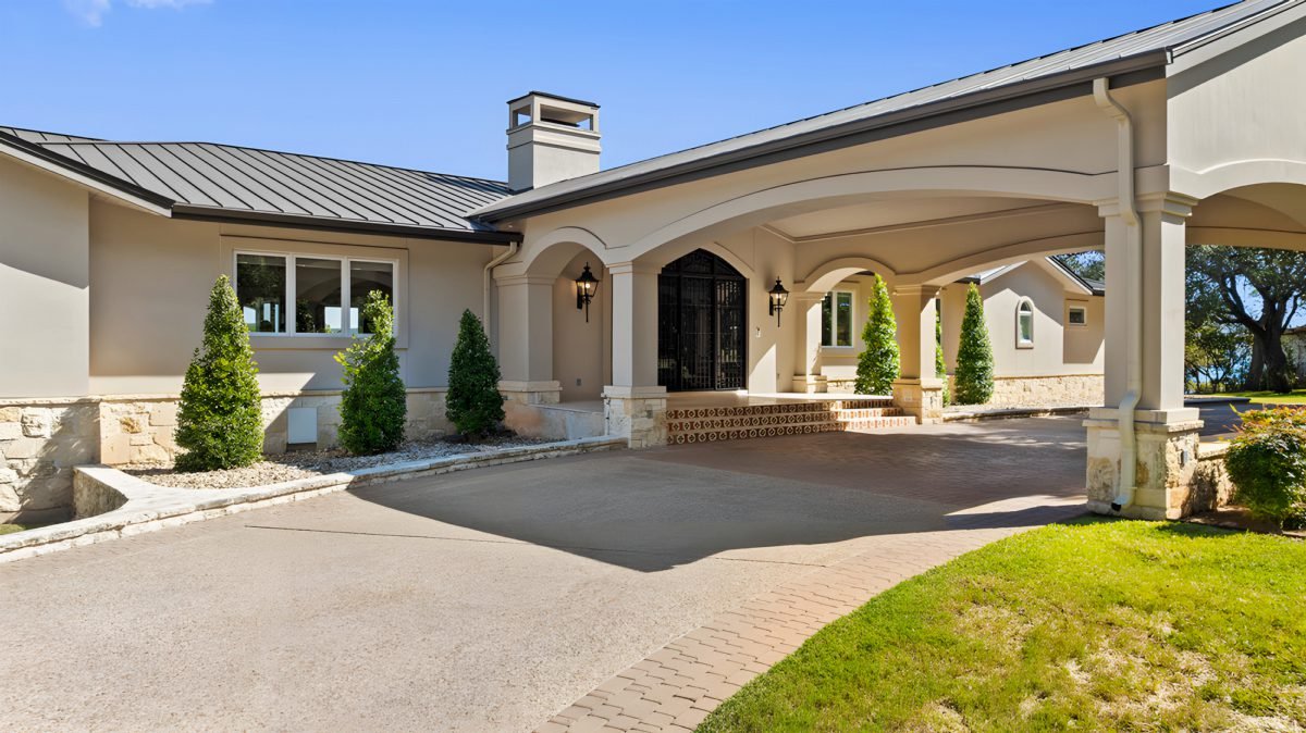 Arched Driveway with Cream Stucco
