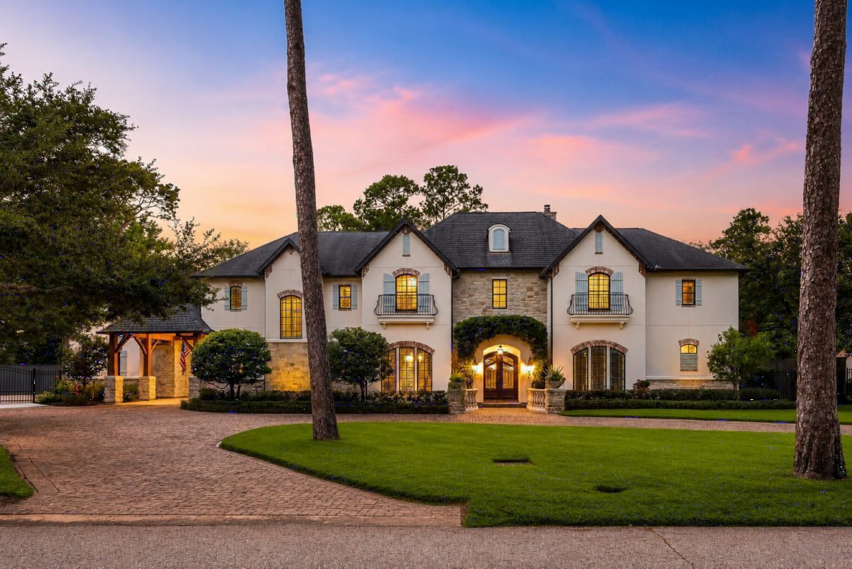 5 Houston Home Exteriors that Nail Classic and Modern Charm