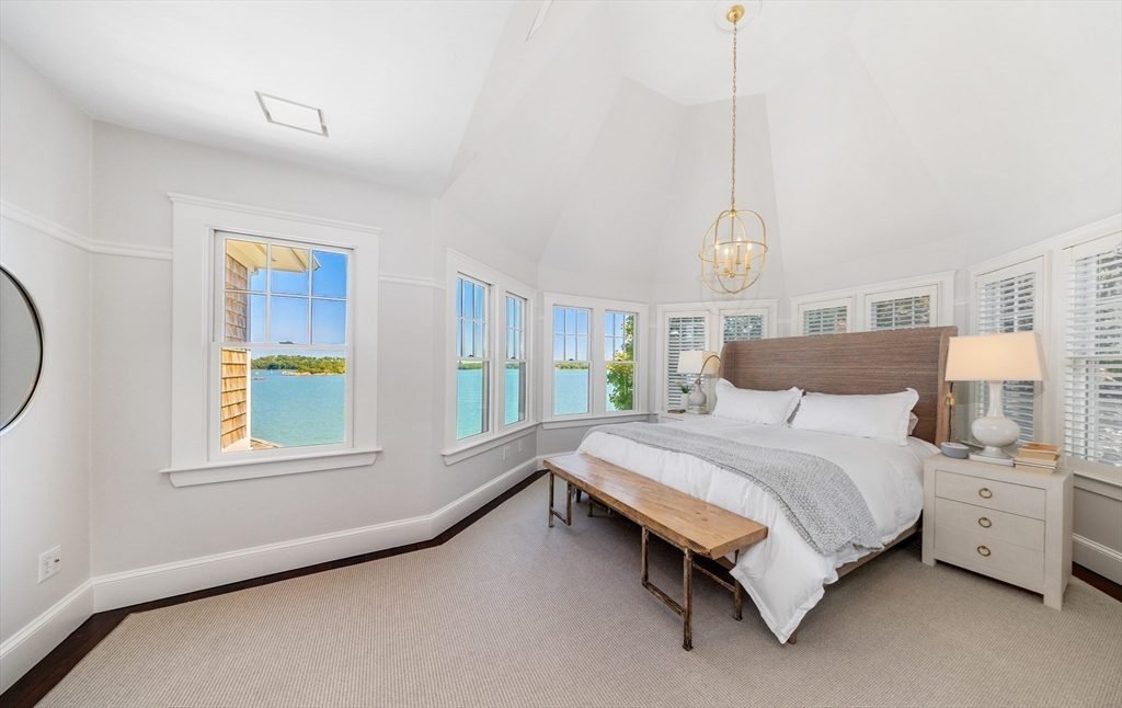 10 Stunning Bedrooms Showing Why Bay Windows Are Winning Hearts