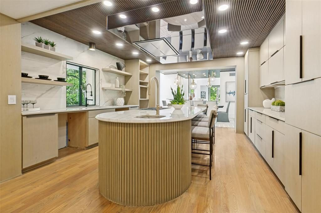 Fluted Island and Mirrored Ceiling