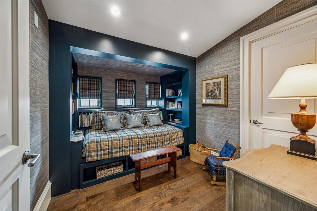 Deep Blue Nook with Plaid Comfort