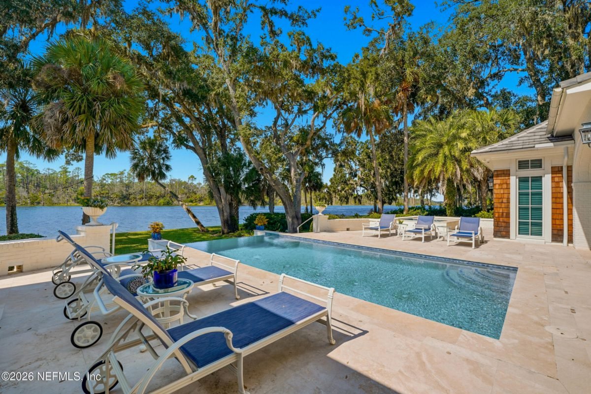 Lagoon Edge and White Loungers