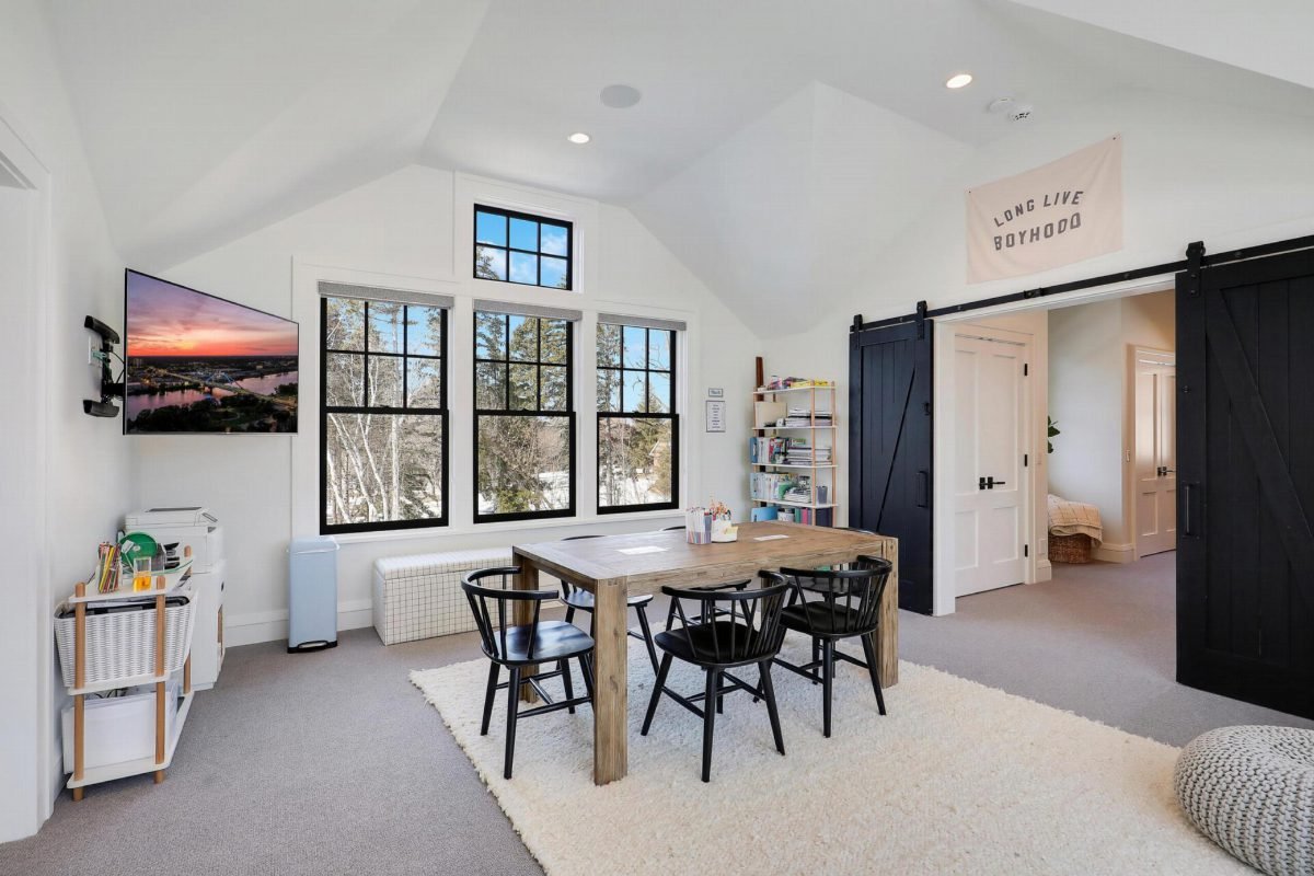 Cathedral Ceilings and Rugged Timber