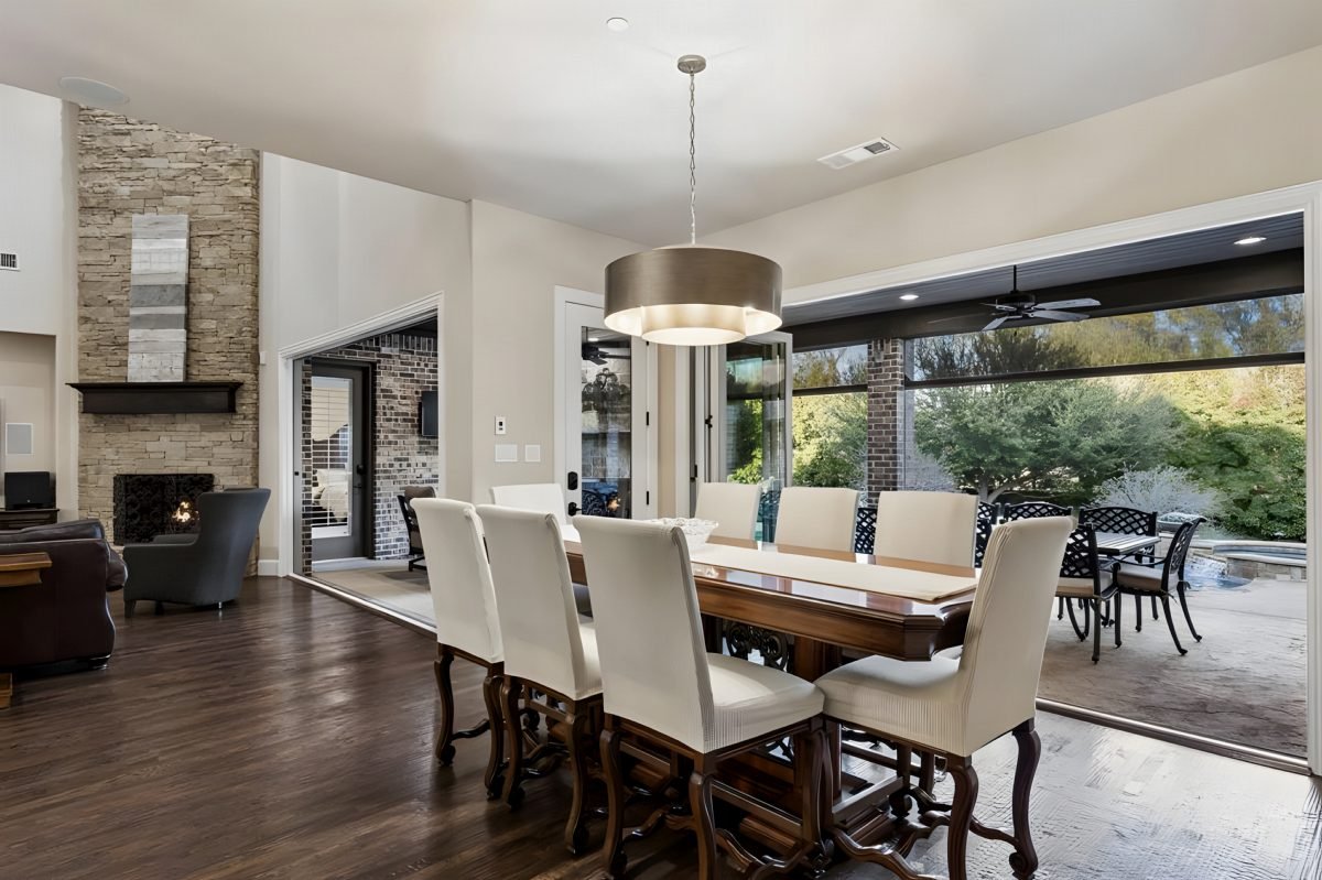 Seamless Sliding Glass Dining