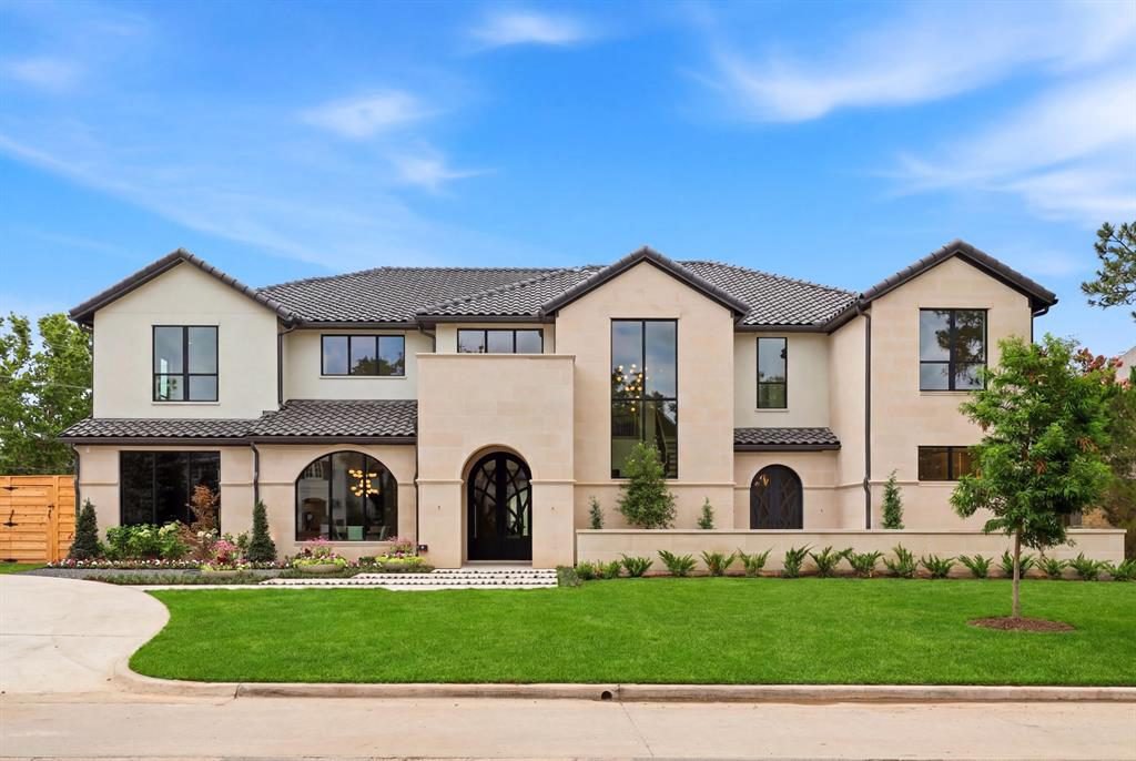 Cream Stucco and Charcoal Tile