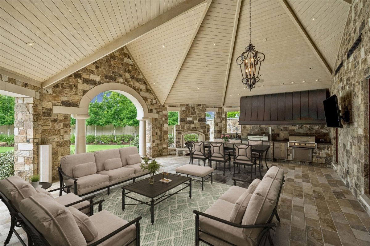 Stone Arch and Wicker Comfort