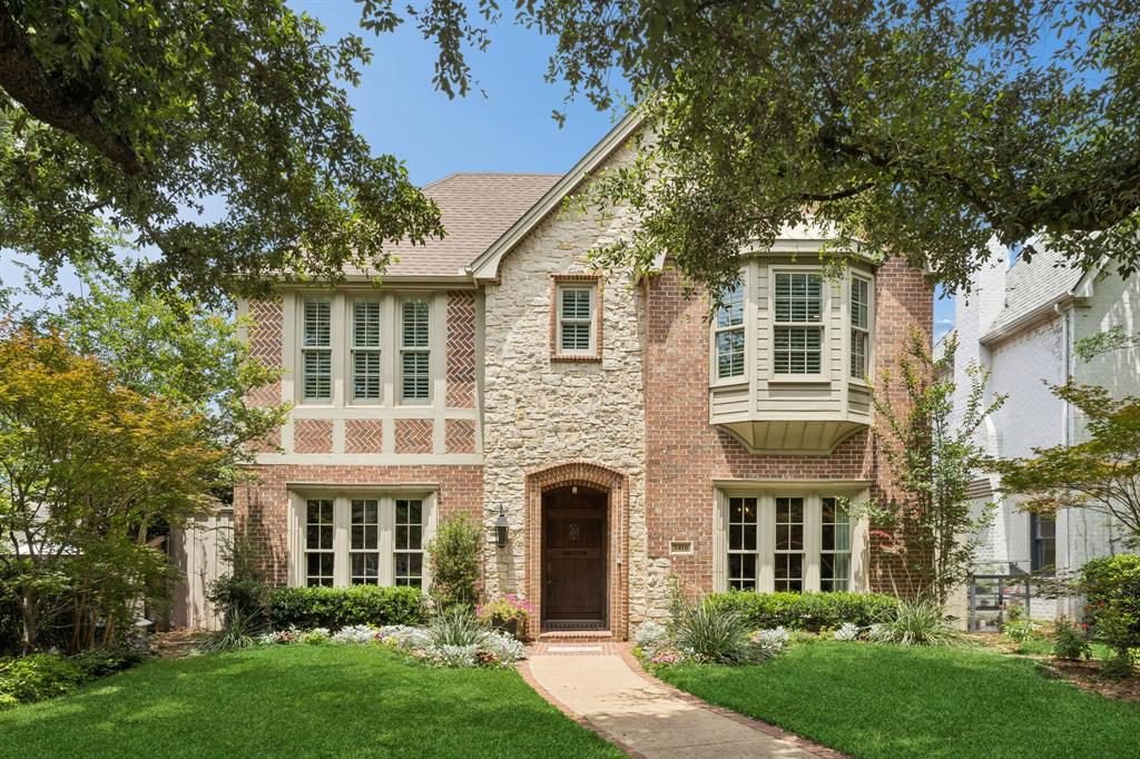 Textured Brick and Fieldstone Blend