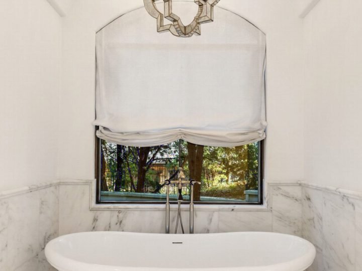 9 Homes for Sale Featuring a Freestanding Tub You Will Love