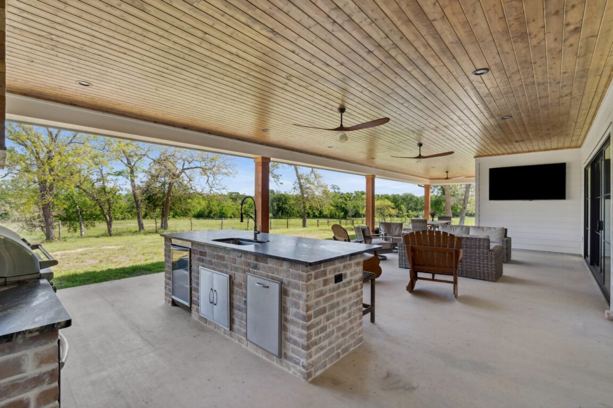 Open-Air Cedar Grilling Deck