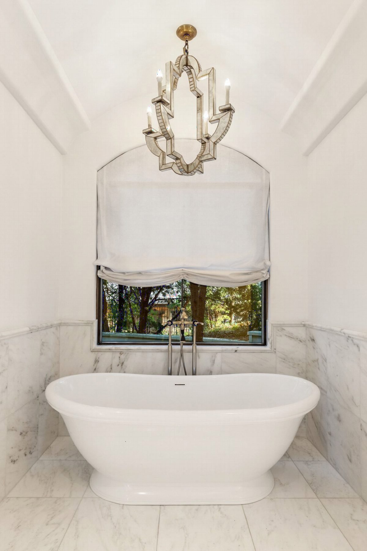 9 Homes for Sale Featuring a Freestanding Tub You Will Love