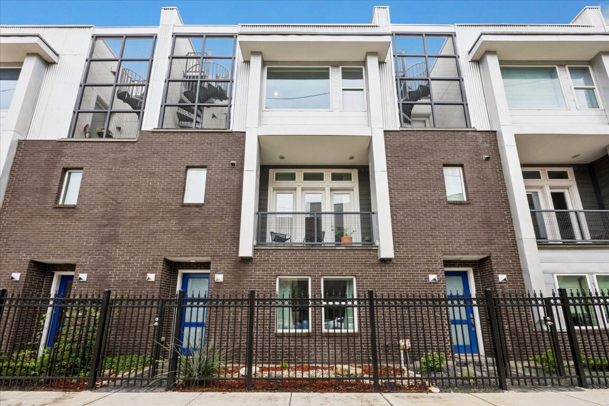 Brick and White Modern Courtyard