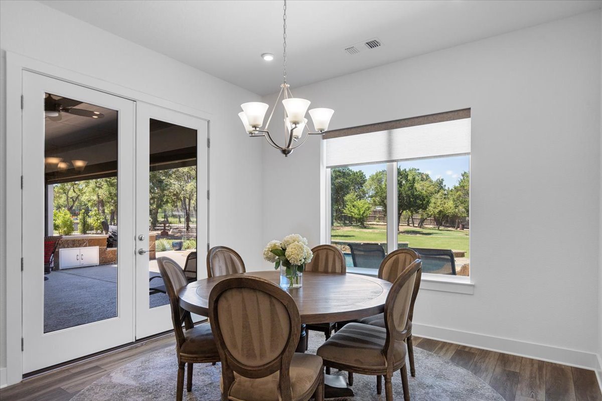 Neutral Dining with French Entry