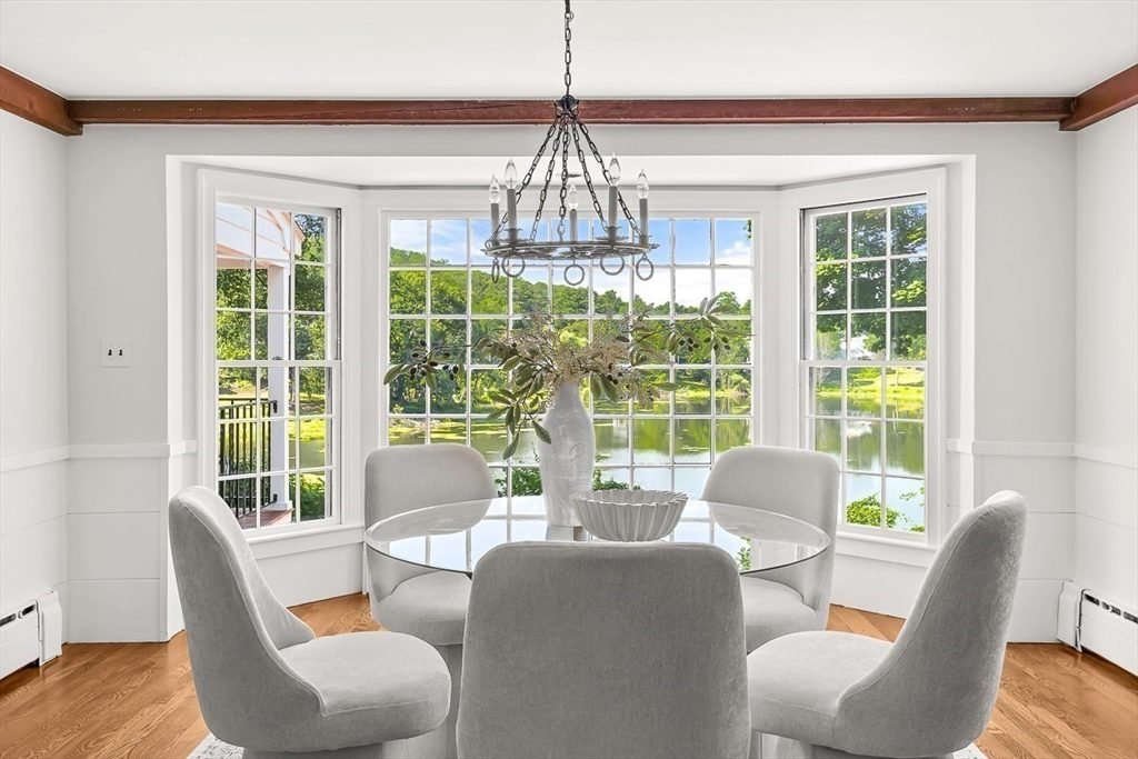 Ivory Bay with Honey Oak